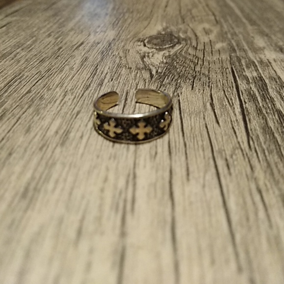 Sterling Silver cross toe ring or midi ring - Picture 1 of 3